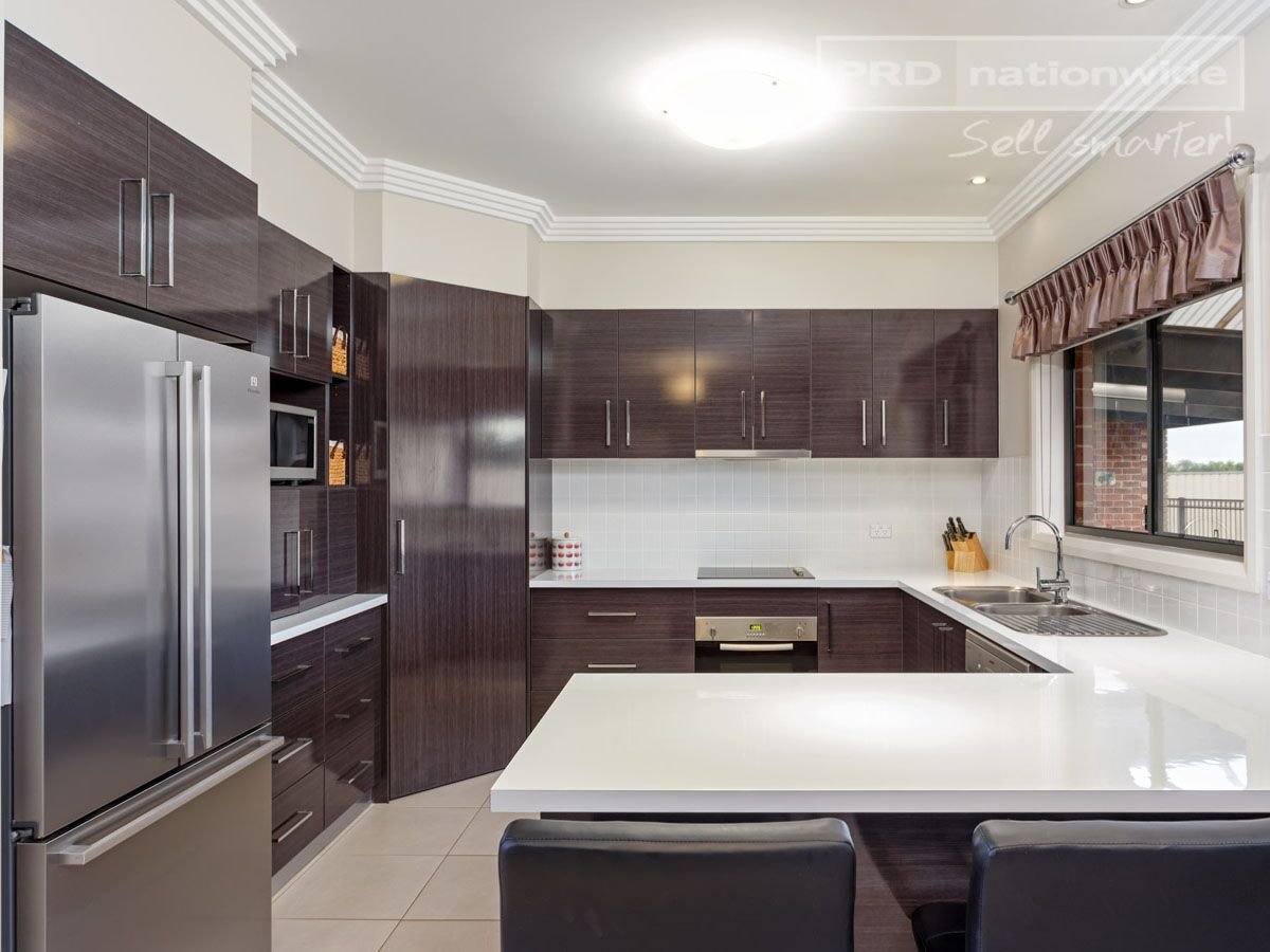 73 Mitchell Road LAKE ALBERT 2