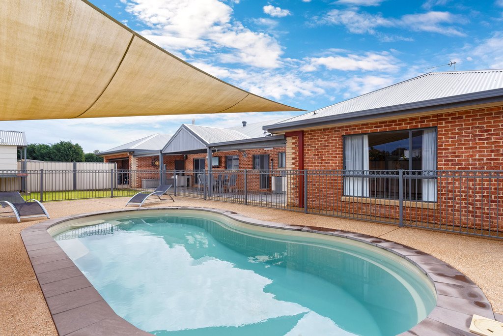 73 Mitchell Road LAKE ALBERT 4