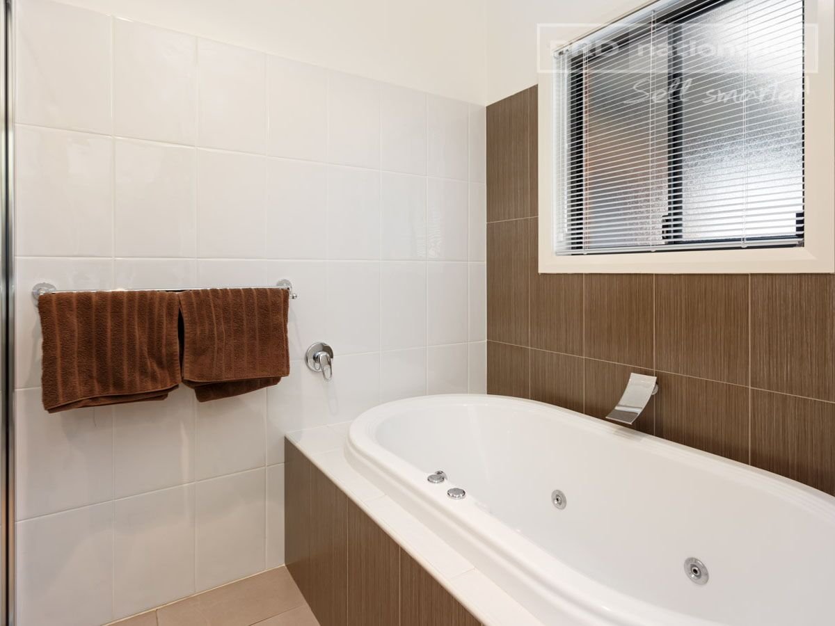 73 Mitchell Road LAKE ALBERT 9
