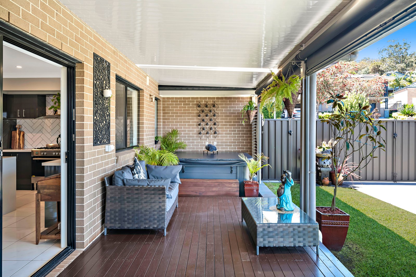 73 Saratoga Avenue CORLETTE 8