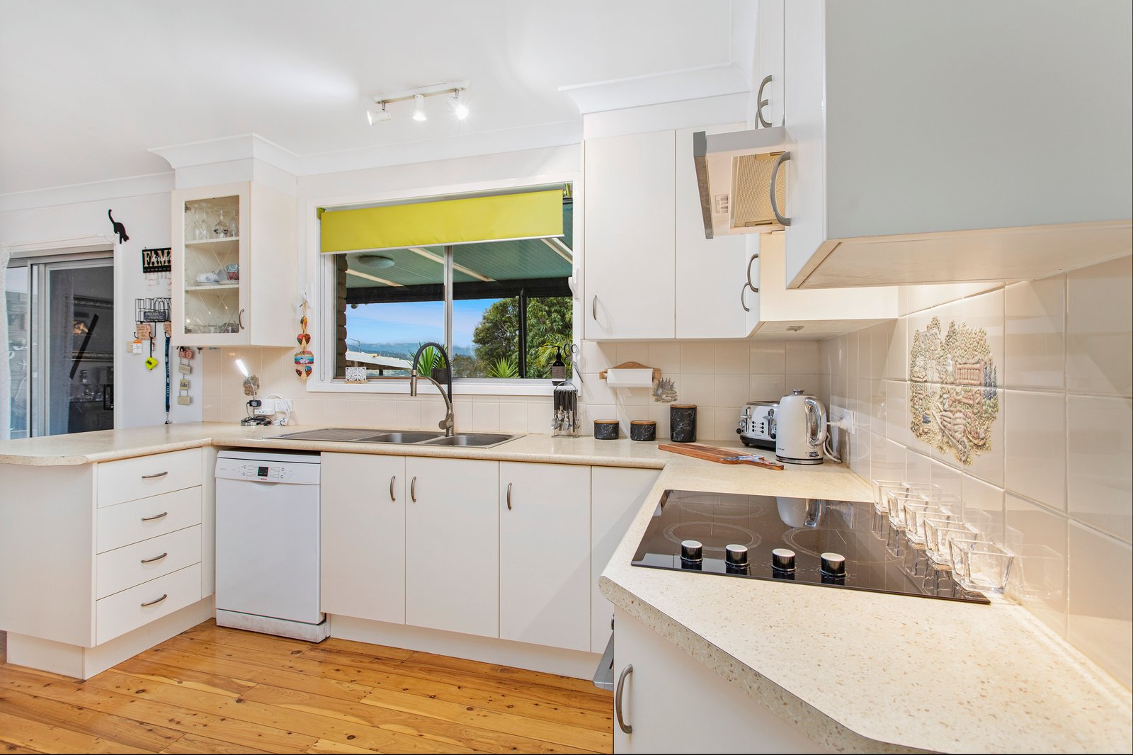 73 Tait Avenue KANAHOOKA 24