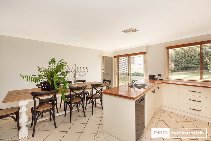 73 Warwick Road TAMWORTH 11