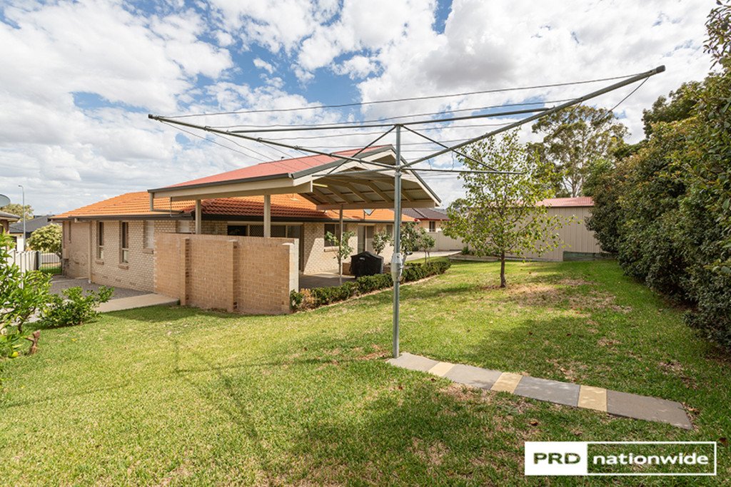 73 Warwick Road TAMWORTH 19