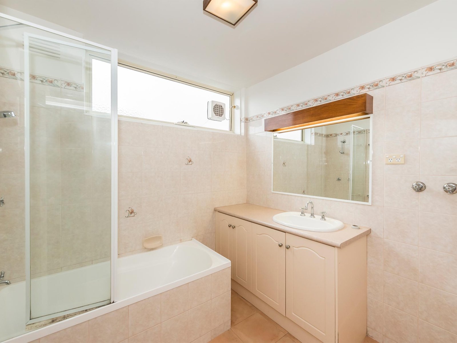 Gallery: 7/310 Beach Road