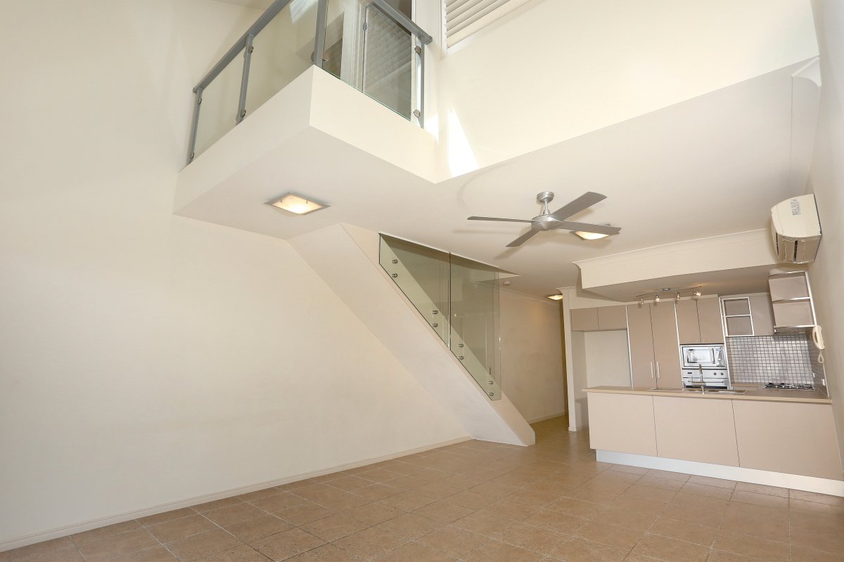 7/3108 The Boulevard CARRARA 13
