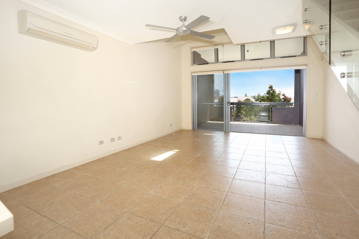 7/3108 The Boulevard CARRARA 14
