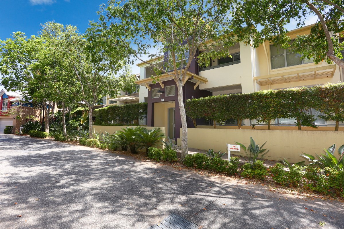 7/3108 The Boulevard CARRARA 23
