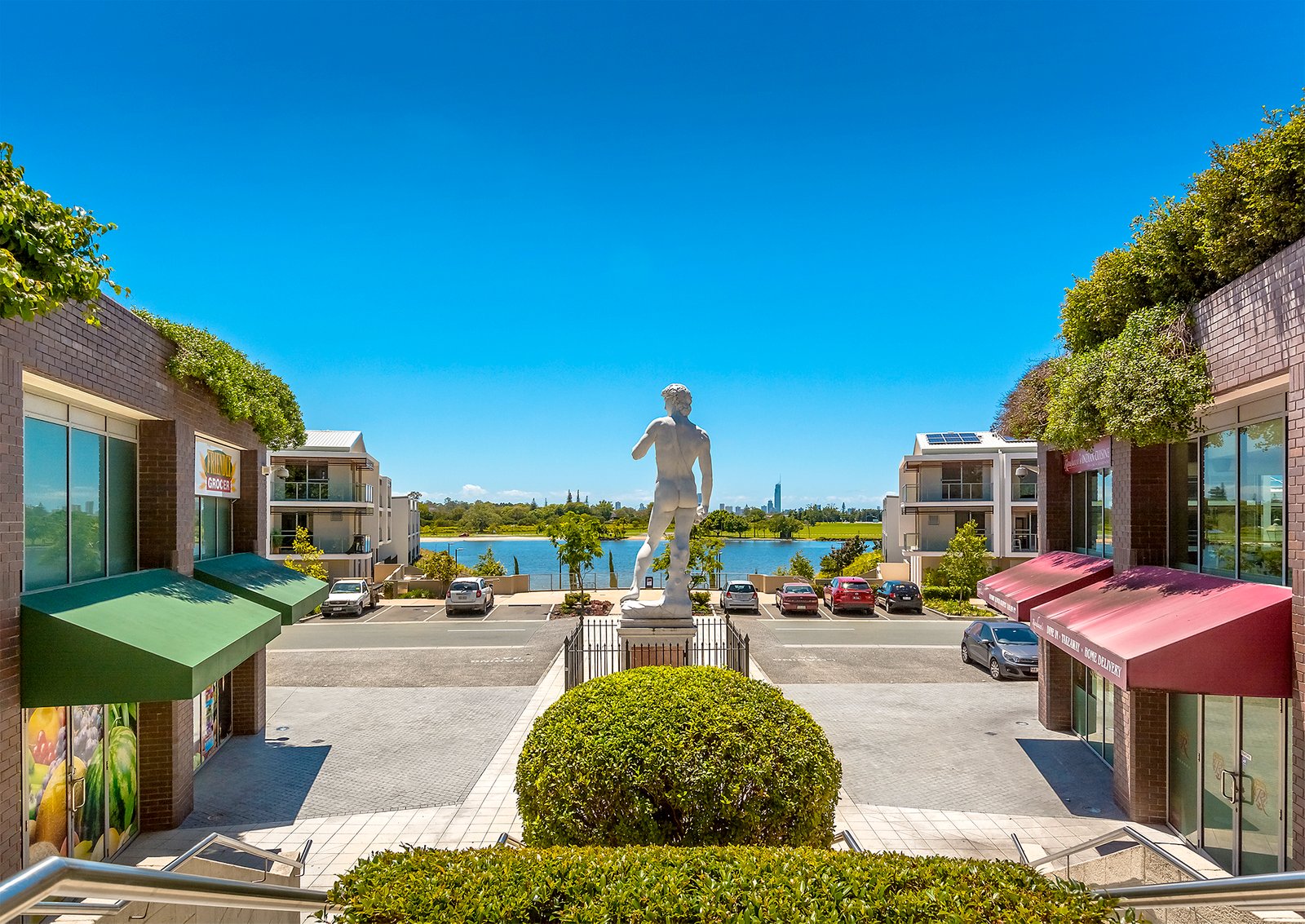 7/3108 The Boulevard CARRARA 24