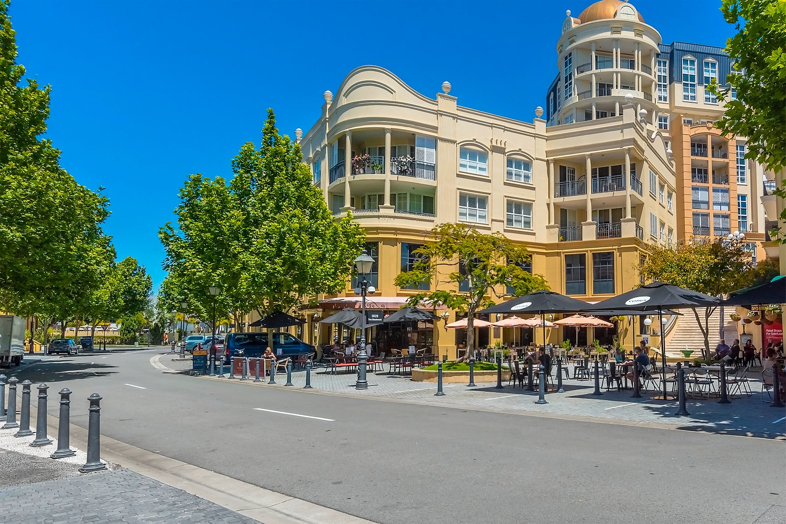 7/3108 The Boulevard CARRARA 25