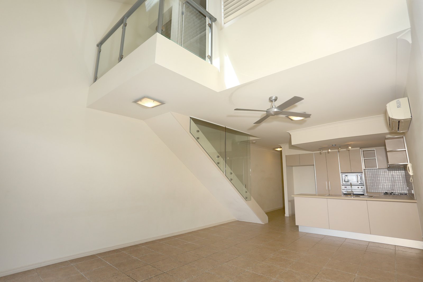 7/3108 The Boulevard CARRARA 8