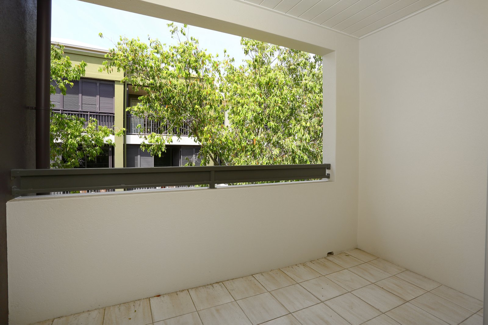 7/3108 The Boulevard CARRARA 18