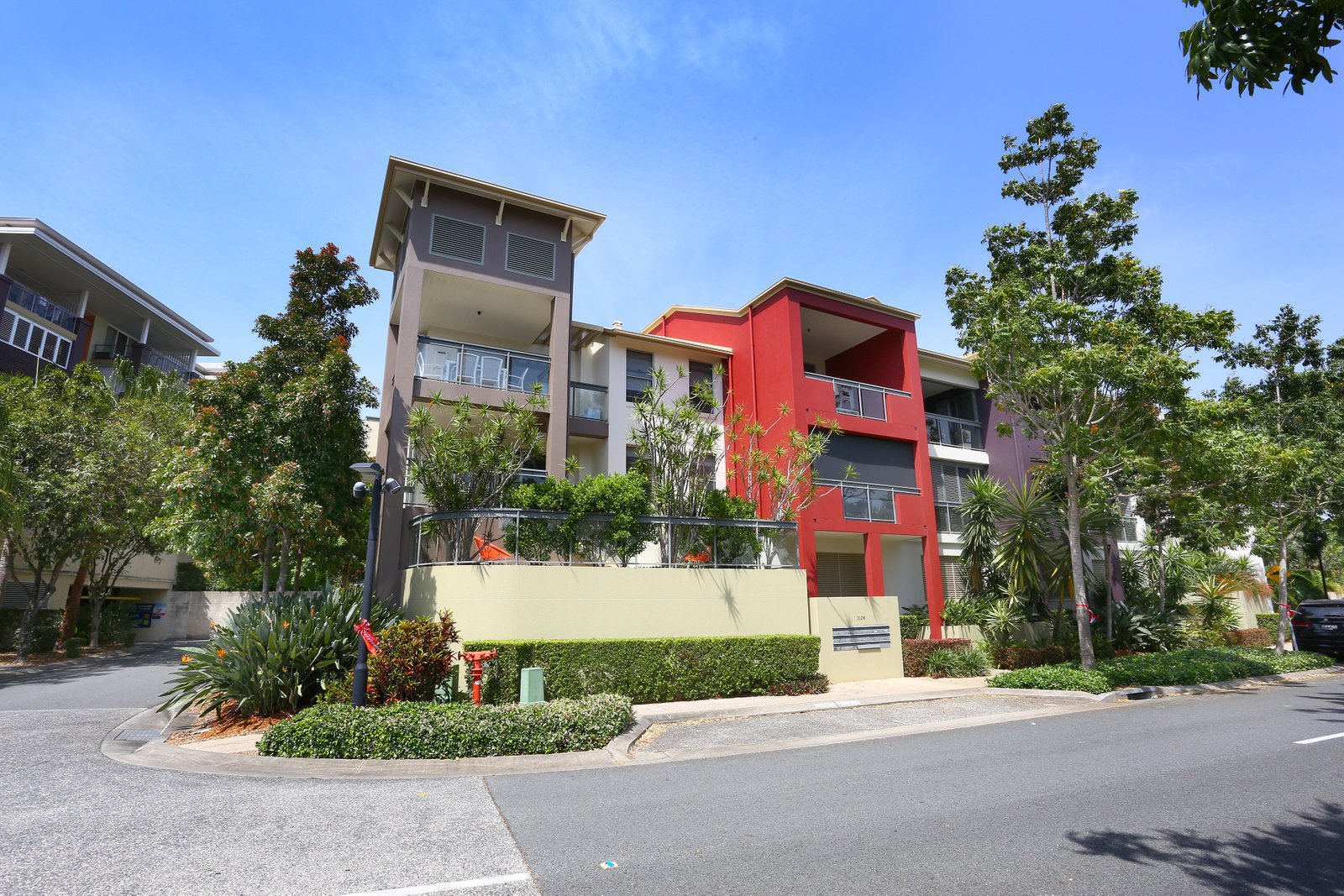 7/3108 The Boulevard CARRARA 19