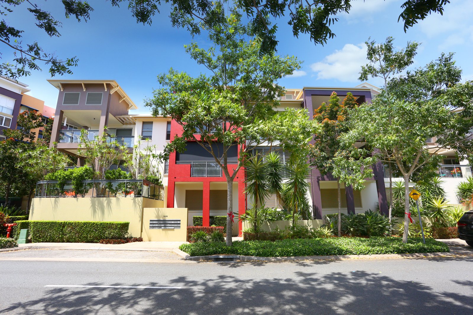 7/3108 The Boulevard CARRARA 20