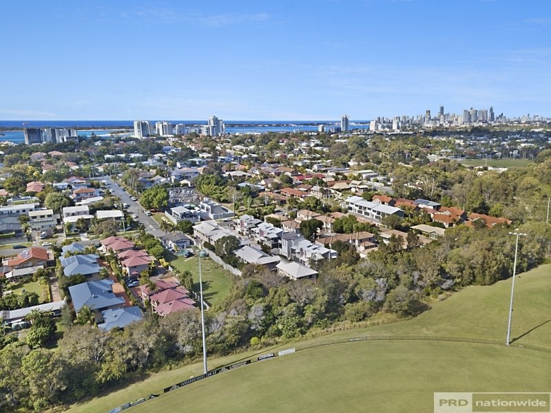 7/33 Harley Street LABRADOR 8