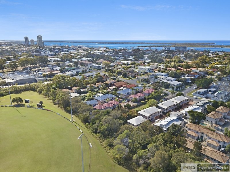 7/33 Harley Street LABRADOR 10