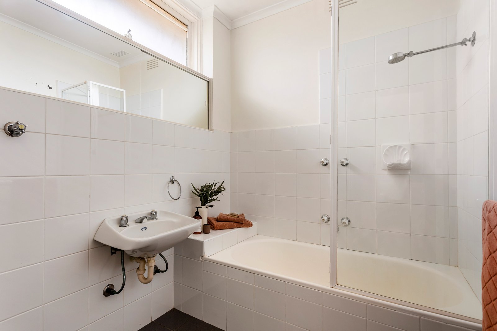 Real Estate and Property in 7/33 Rosstown Road, Carnegie, VIC