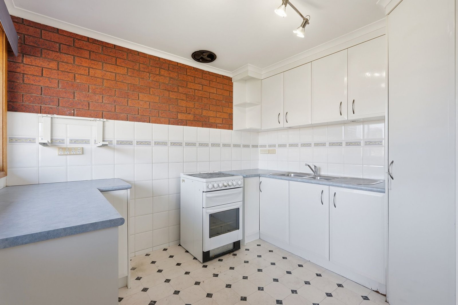 7/33 South Street BELLERIVE 5