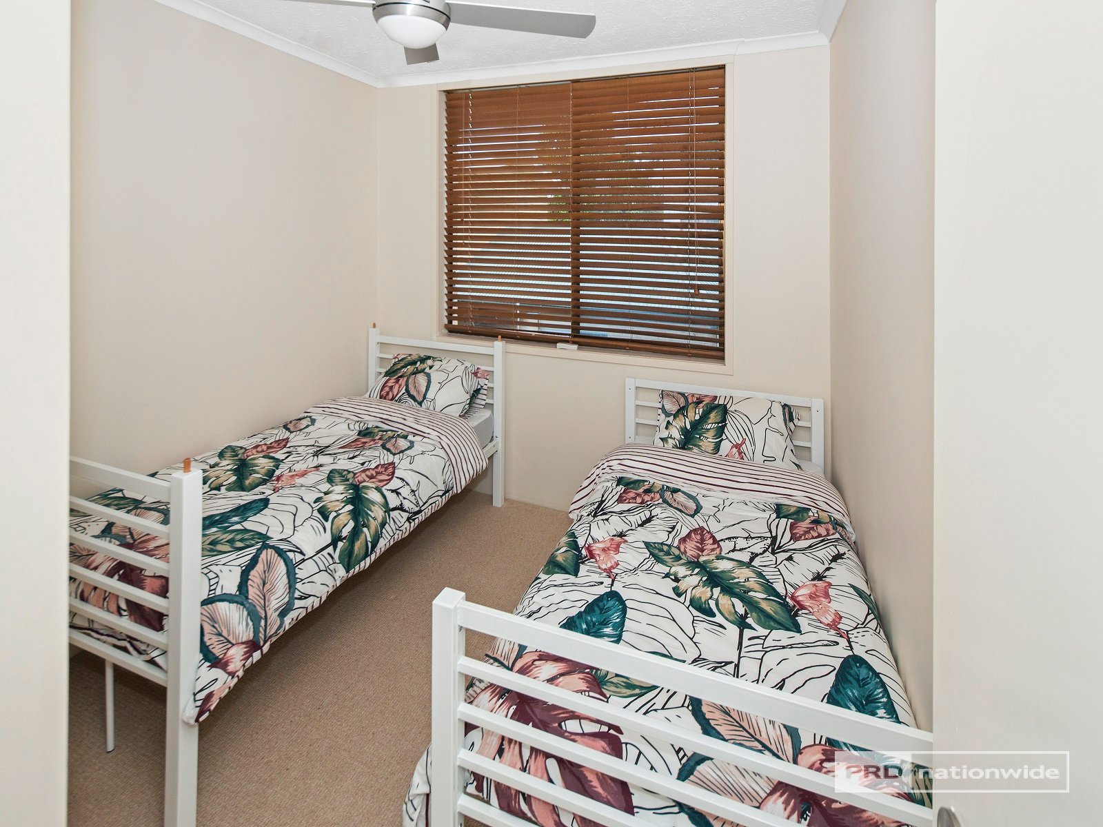 7/33 Whiting Street LABRADOR 8