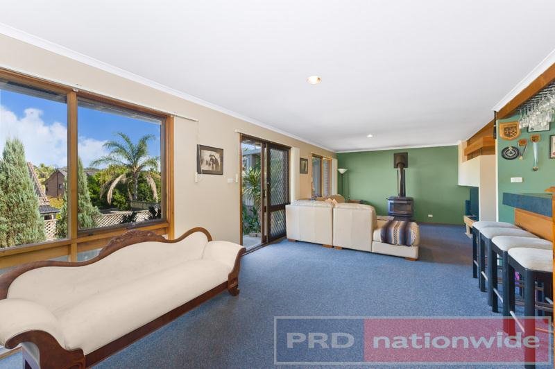 736 Henry Lawson Drive PICNIC POINT 6