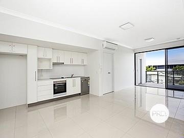 7/37 Central Street LABRADOR 2