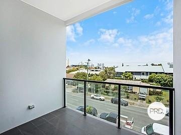 7/37 Central Street LABRADOR 3