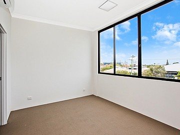 7/37 Central Street LABRADOR 7