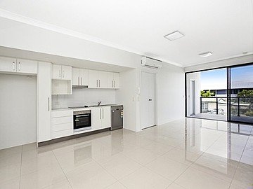 7/37 Central Street LABRADOR 1