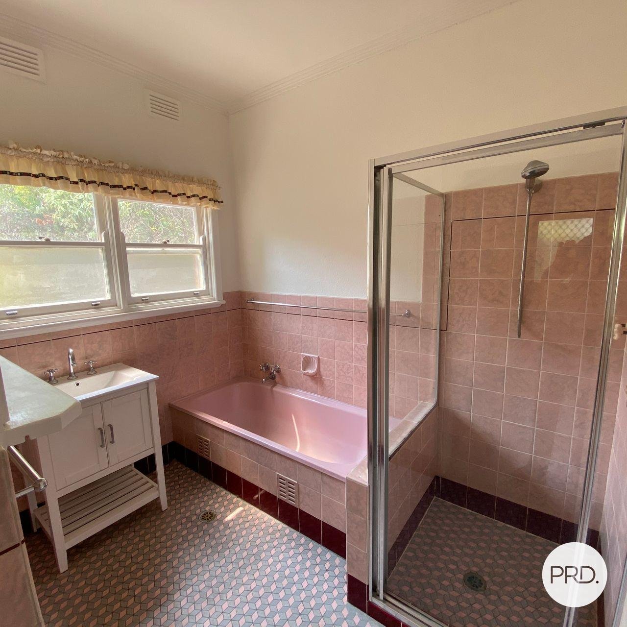 737 Fellowes Crescent ALBURY 6