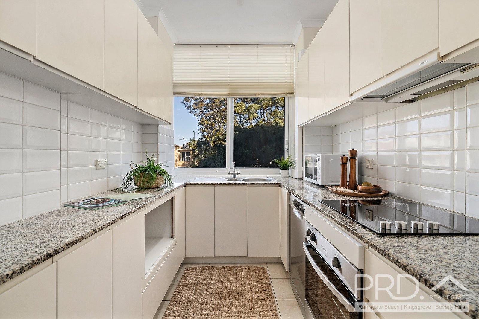 7/4-10 The Boulevarde  BRIGHTON-LE-SANDS 3