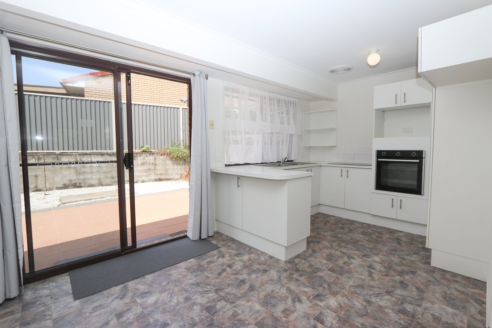 7/4-8 Cassandra Crescent LABRADOR 4