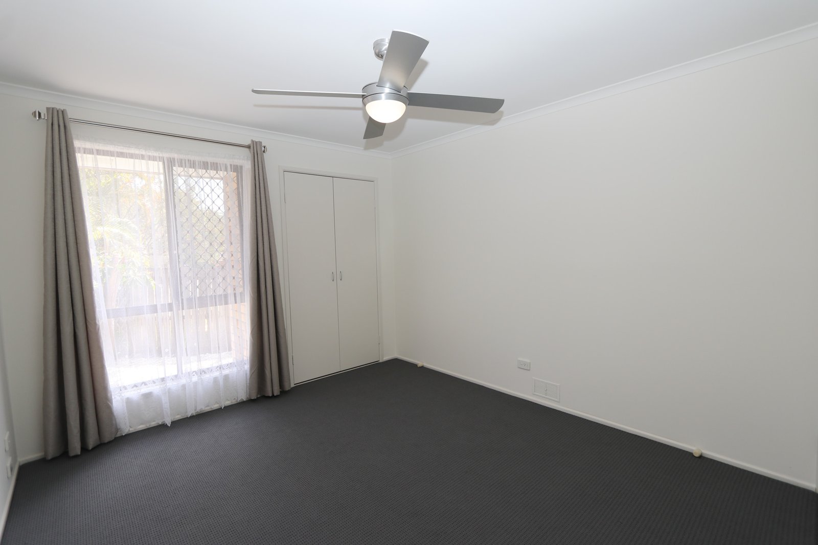 7/4-8 Cassandra Crescent LABRADOR 7