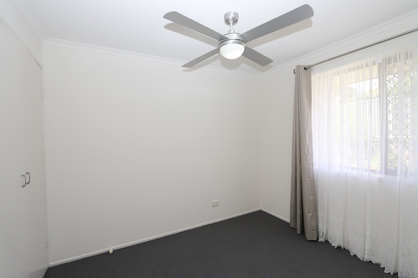 7/4-8 Cassandra Crescent LABRADOR 9