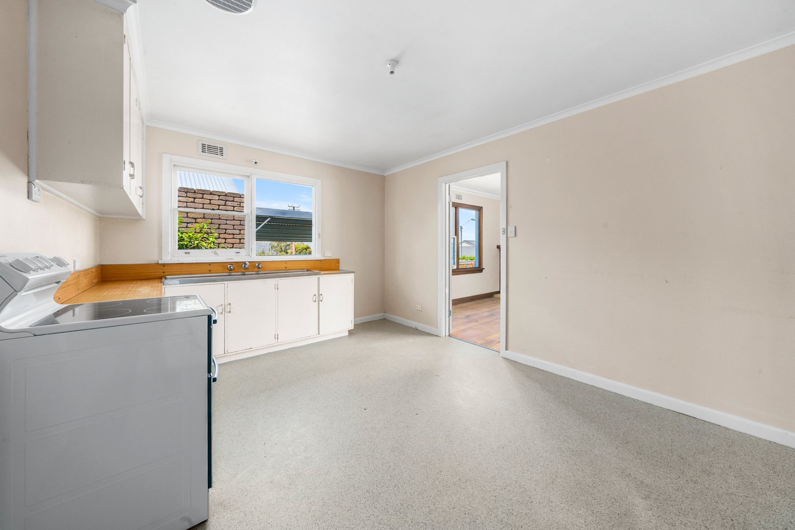 74 Abbotsfield Road CLAREMONT 3