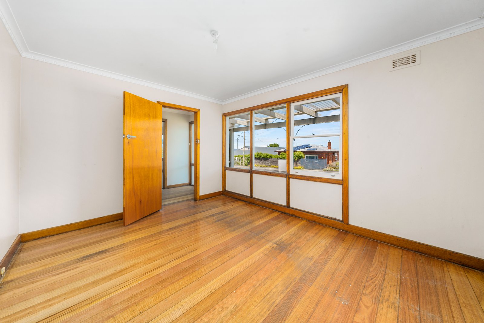 74 Abbotsfield Road CLAREMONT 6