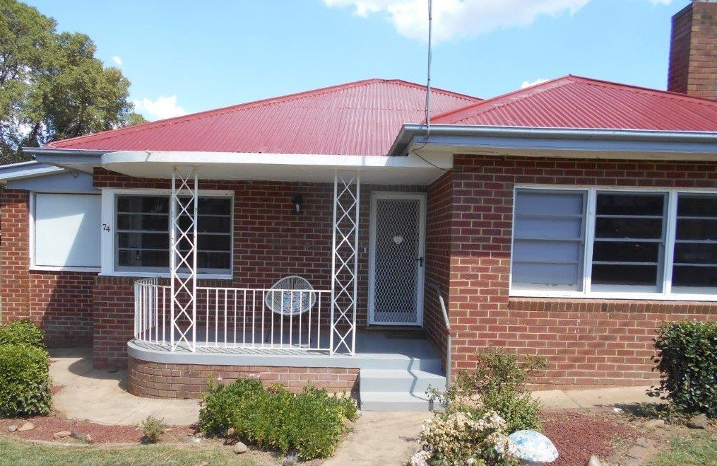 74 Broughton Street TUMUT 2
