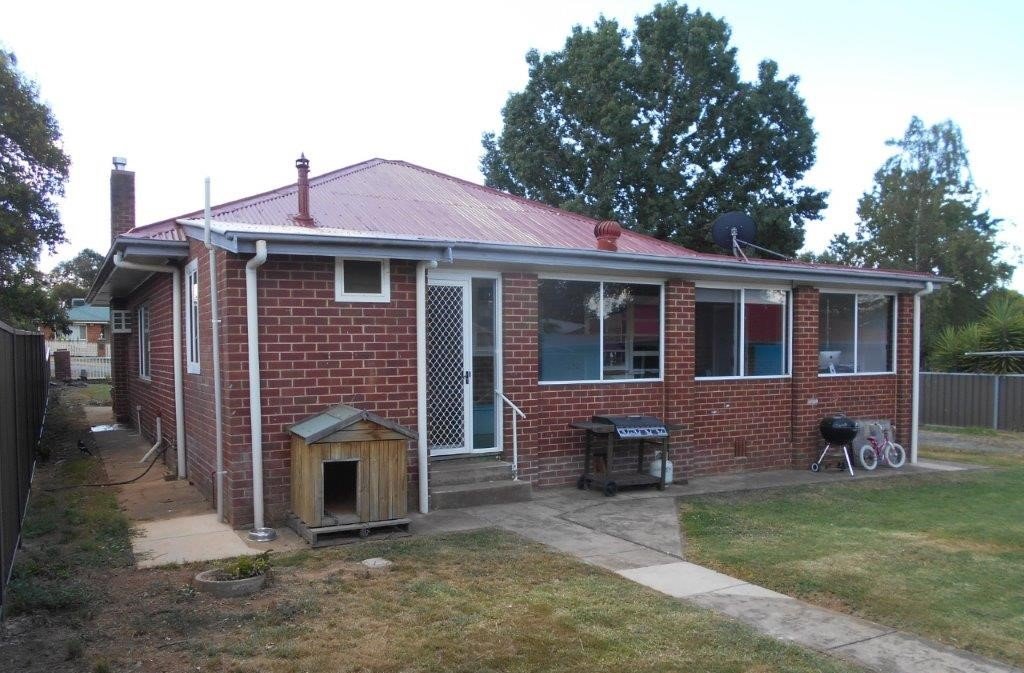 74 Broughton Street TUMUT 12
