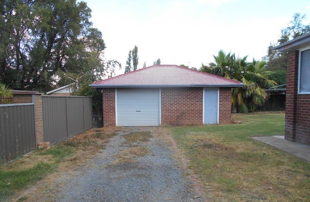 74 Broughton Street TUMUT 13