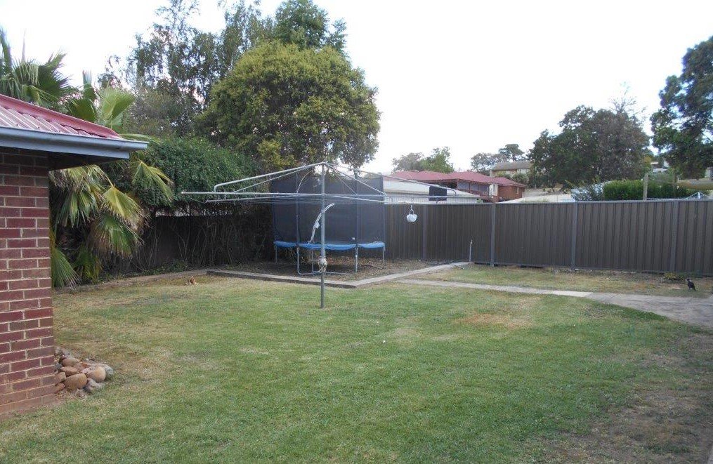 74 Broughton Street TUMUT 14