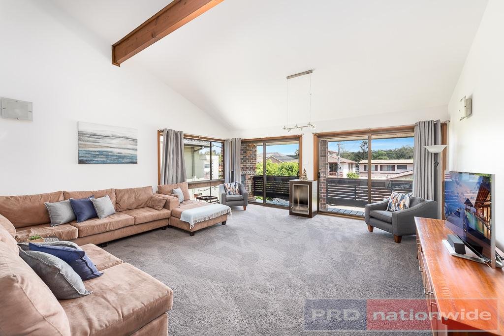 74 Burbank Avenue PICNIC POINT 3
