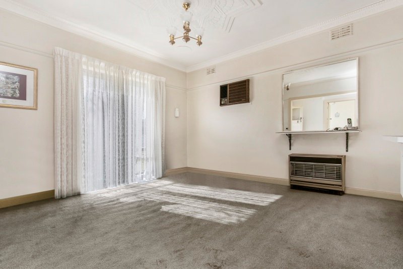 74 Condon Street KENNINGTON 3