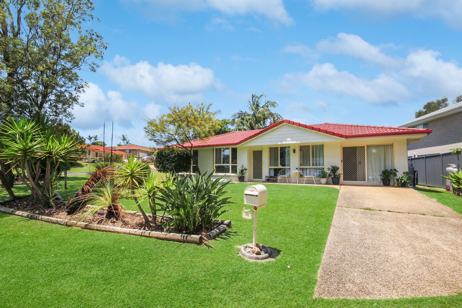 74 Explorers Way LAKE CATHIE 1