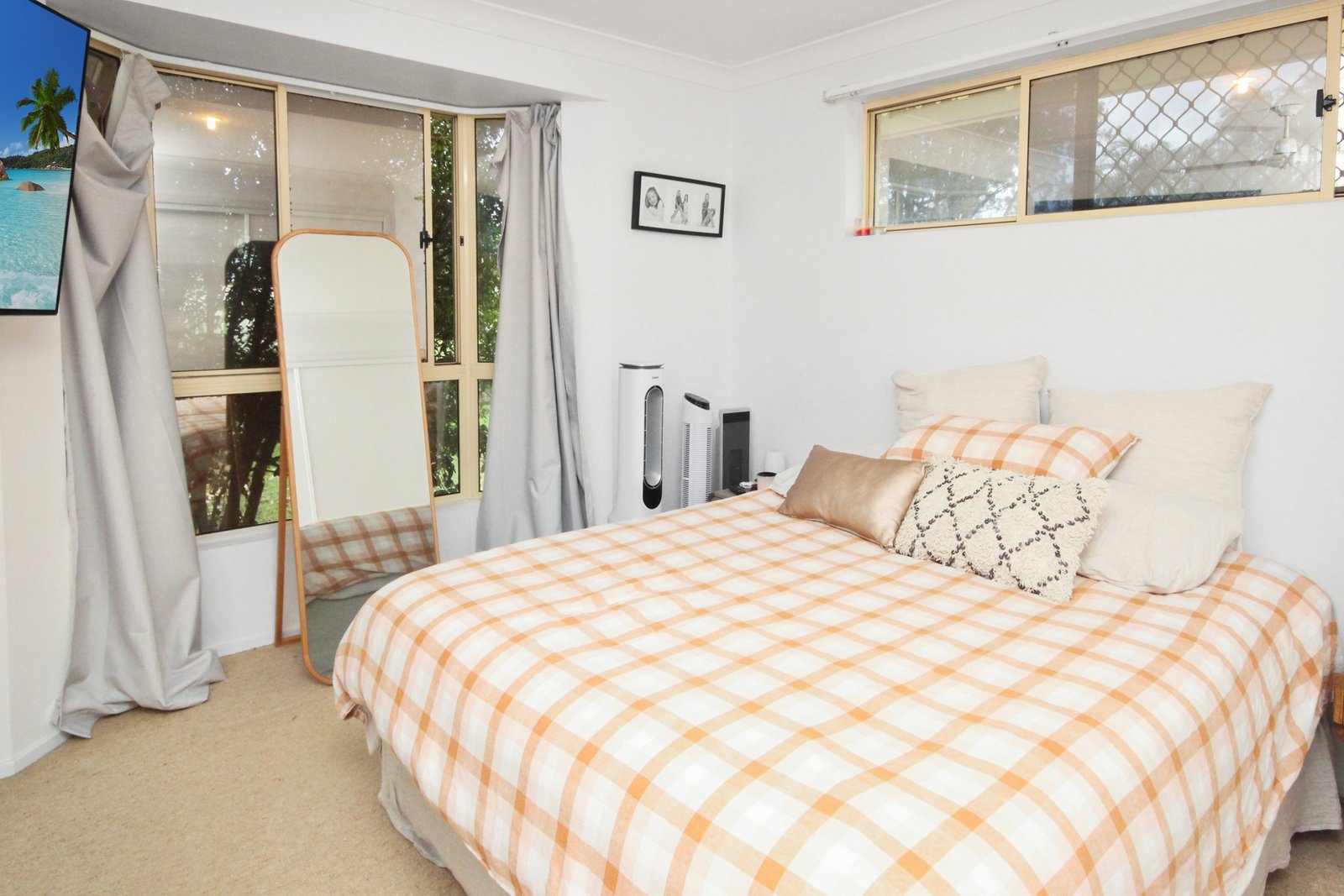 74 Explorers Way LAKE CATHIE 4