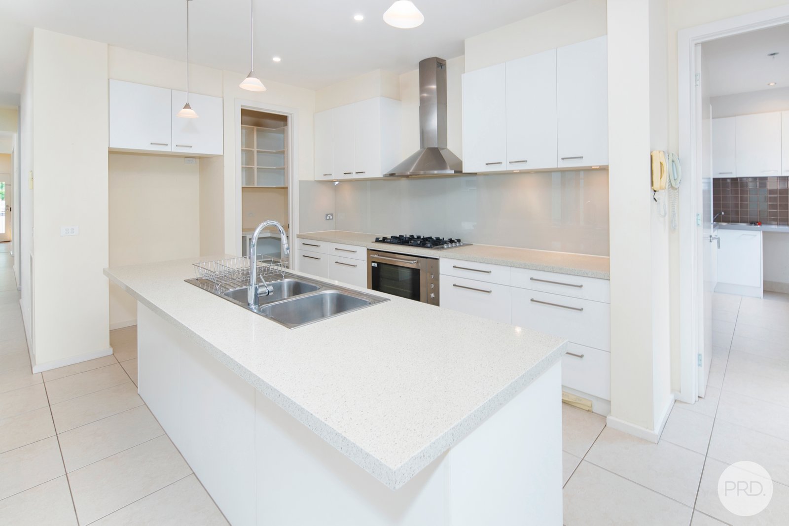 74 Faversham Avenue LAKE GARDENS 2