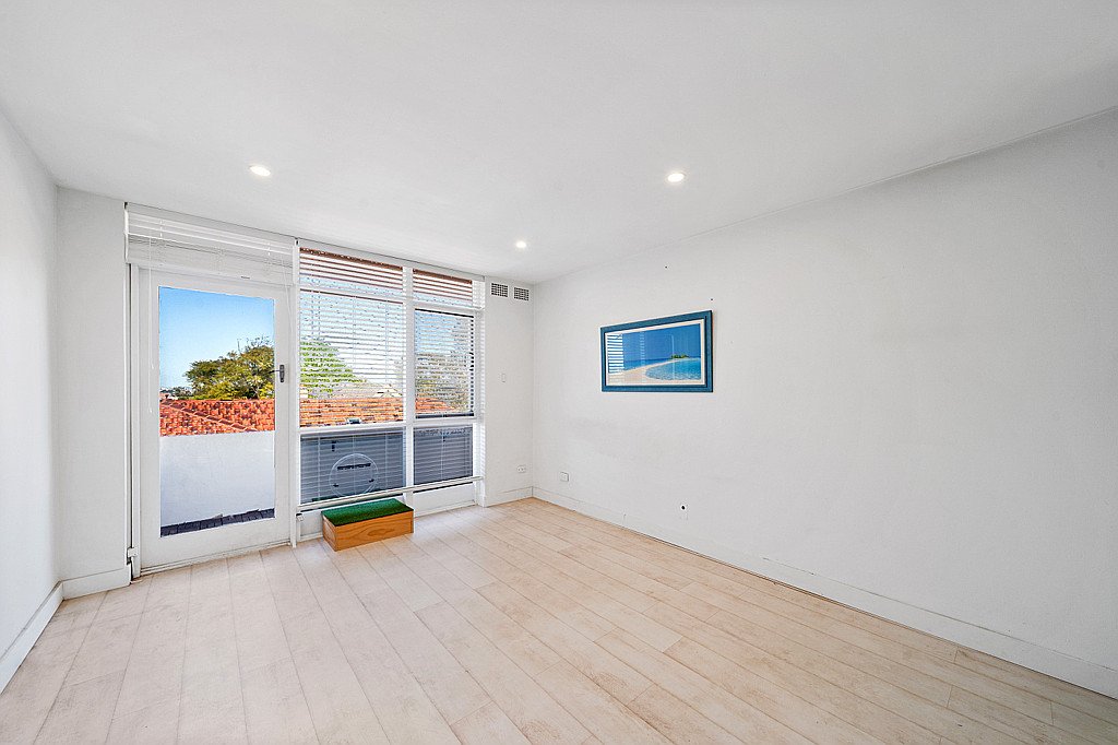 7/4 Greenwich Road GREENWICH 3