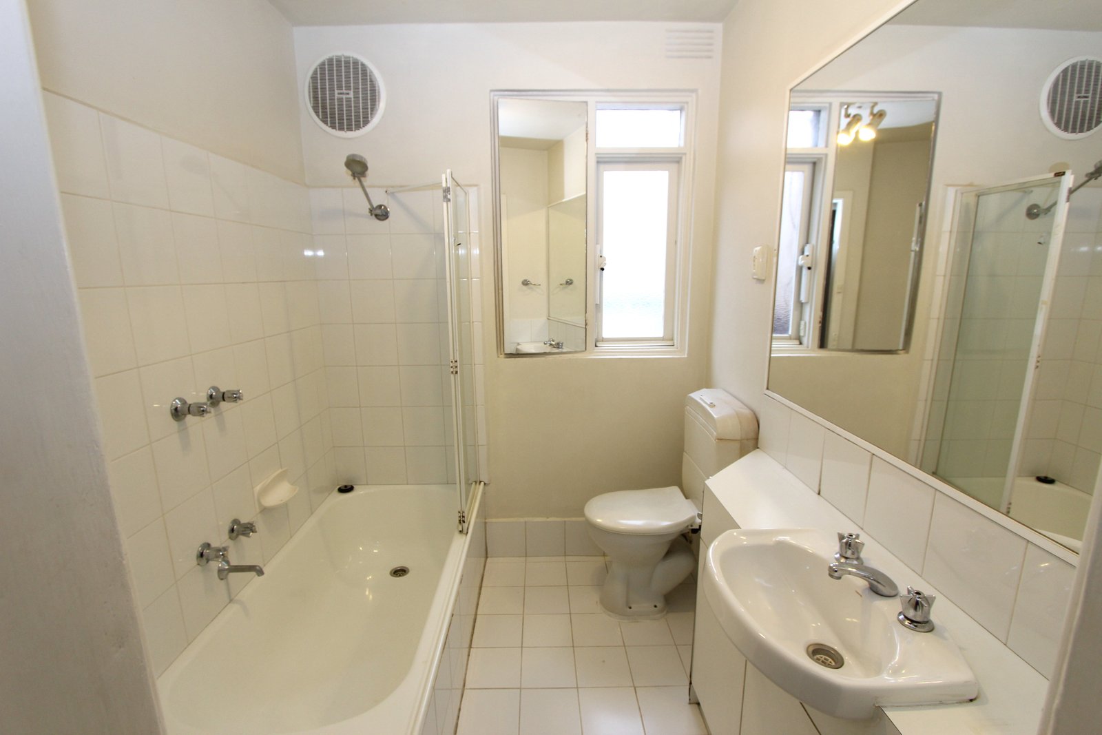 Real Estate and Property in 7/4 Hartpury Avenue, Elwood, VIC