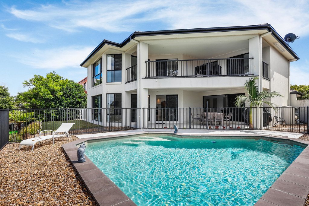 74 Honeyeater Drive BURLEIGH WATERS 2