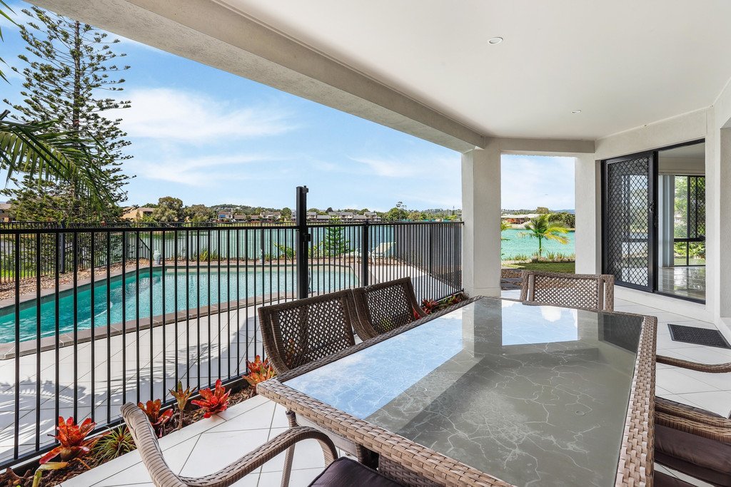 74 Honeyeater Drive BURLEIGH WATERS 7