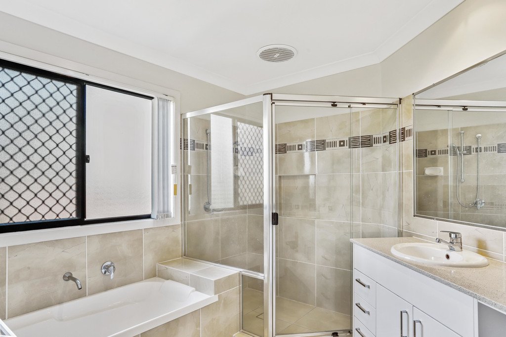 74 Honeyeater Drive BURLEIGH WATERS 8