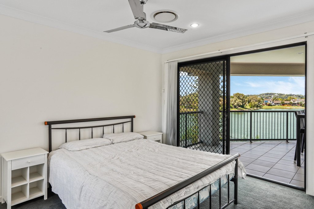 74 Honeyeater Drive BURLEIGH WATERS 11