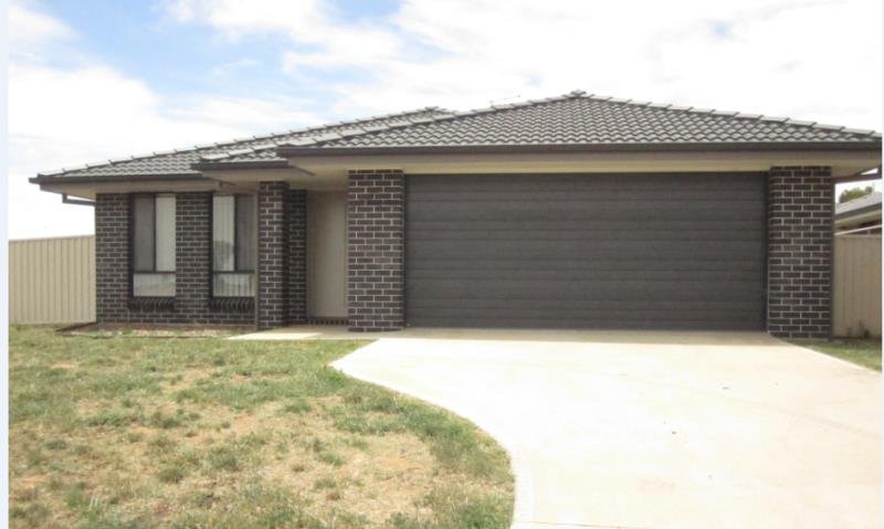 74 Marathon Street TAMWORTH 1